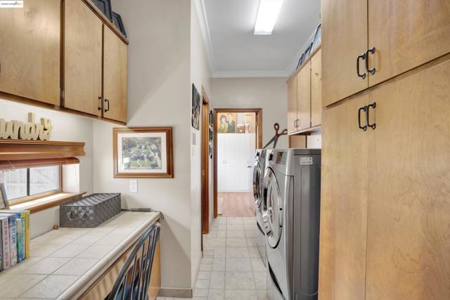 2960 Almondwood Pl, Oakley CA: https://media.crmls.org/mediaz/fef0c7cf-bd0c-49d4-8db5-d045f0717464.jpg
