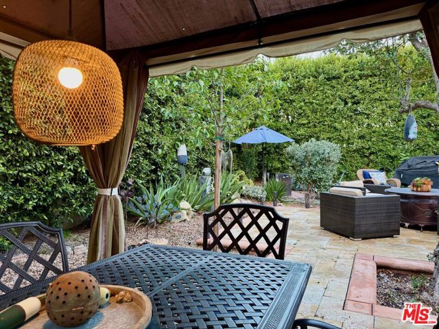 13957 Chandler Boulevard, Sherman Oaks CA: https://media.crmls.org/mediaz/fef0edc0-8262-461f-8b89-f6de1422cfb3.jpg