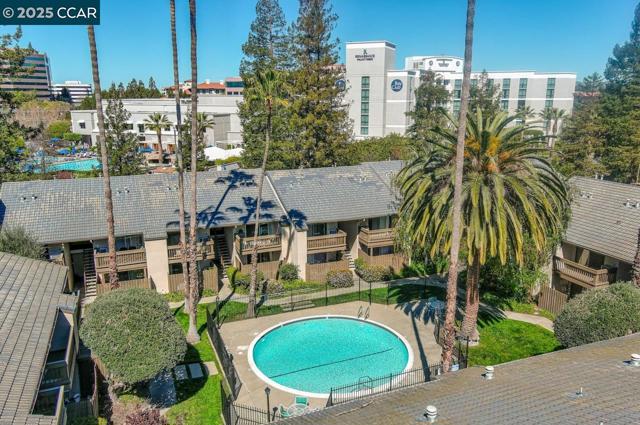 2742 Oak Rd, Walnut Creek CA: https://media.crmls.org/mediaz/fef11a38-3a38-415d-a228-5c47a0dddf9a.jpg