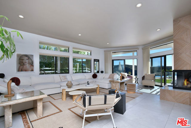 130 Dapplegray Road, Bell Canyon CA: https://media.crmls.org/mediaz/fef12623-5353-4330-ac14-a9fd6dc9d48d.jpg