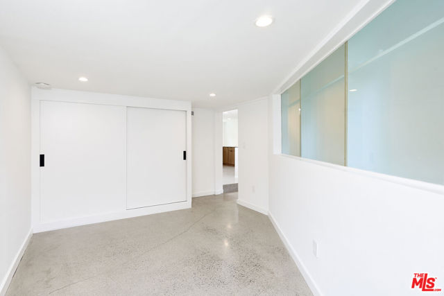 519 1/2 San Juan Avenue, Venice CA: https://media.crmls.org/mediaz/fef164c1-9f2e-4feb-9820-07e4c2945555.jpg