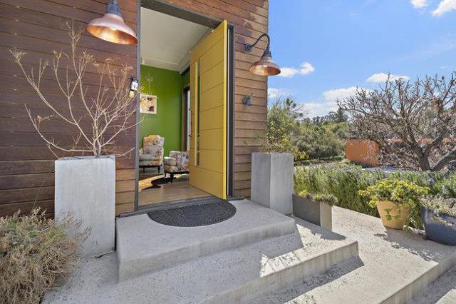 14835 Baranga Lane, Saratoga CA: https://media.crmls.org/mediaz/fef17207-14a9-400b-9e00-eba951043d4f.jpg