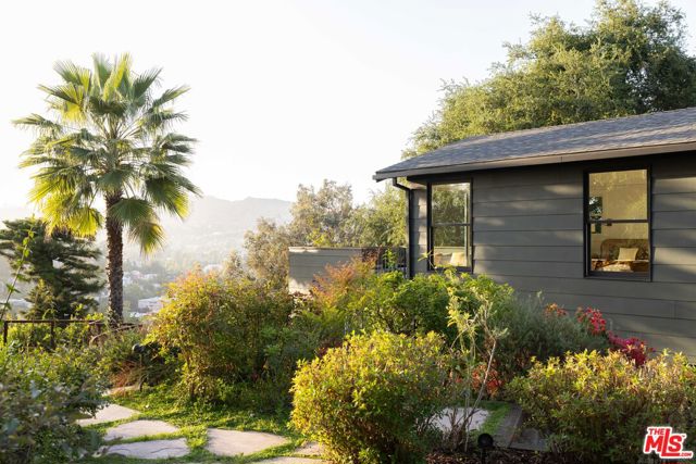 Image 43 of 57 For 2206 Micheltorena Street