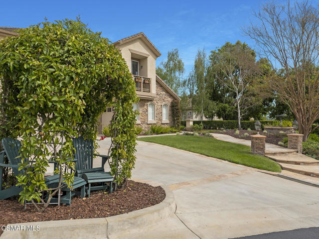 331 Briar Bluff Circle, Thousand Oaks CA: https://media.crmls.org/mediaz/fef19fdb-cd6b-4588-866d-05267bb7411e.jpg
