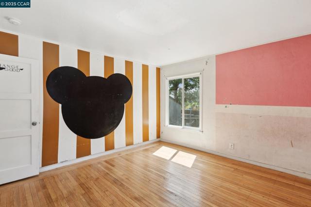 1580 3rd Ave, Walnut Creek CA: https://media.crmls.org/mediaz/fef2094d-6b43-40cd-8823-ae42d684f19f.jpg