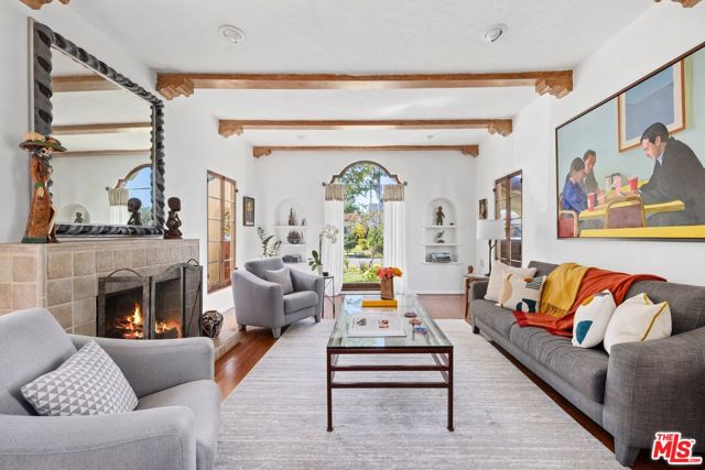 10516 Tennessee Avenue, Los Angeles CA: https://media.crmls.org/mediaz/fef224f4-dc84-4807-a253-36f0dec4833b.jpg