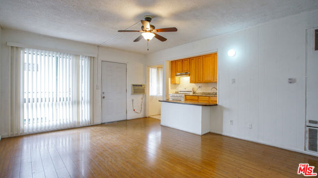 5342 Lexington Avenue, Los Angeles CA: https://media.crmls.org/mediaz/fef297b4-e5bb-4e8a-9dd3-0c7ecb960dde.jpg