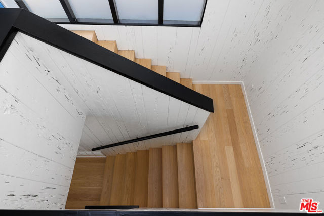 3268 Wrightwood Drive, Studio City CA: https://media.crmls.org/mediaz/fef2c861-a770-439a-8f7a-fffb4a9a23d0.jpg