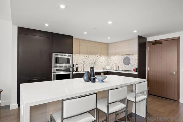 1388 Kettner Blvd, San Diego CA: https://media.crmls.org/mediaz/fef2d708-17fe-46c2-9403-6986f588510c.jpg
