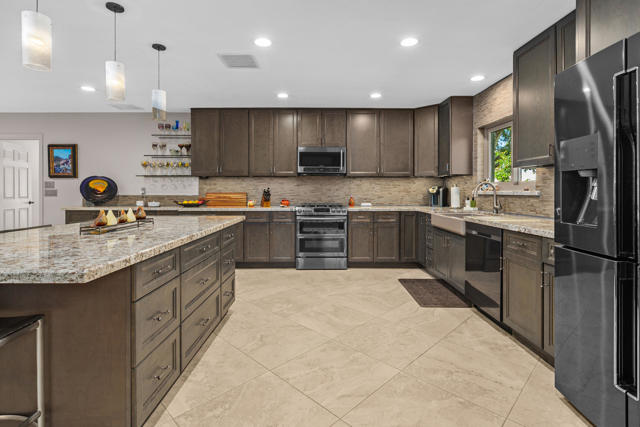 36706 Dune Palms Road, Indio CA: https://media.crmls.org/mediaz/fef31f5b-6141-4441-ba71-049c41b99d87.jpg