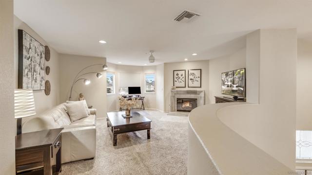 2352 Rock Crest Gln, Escondido CA: https://media.crmls.org/mediaz/fef3c391-549b-444c-b253-f82288f6f0f2.jpg
