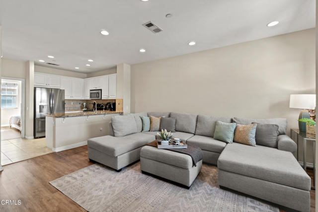 Detail Gallery Image 14 of 32 For 1431 via Bonito, Camarillo,  CA 93012 - 2 Beds | 2/1 Baths