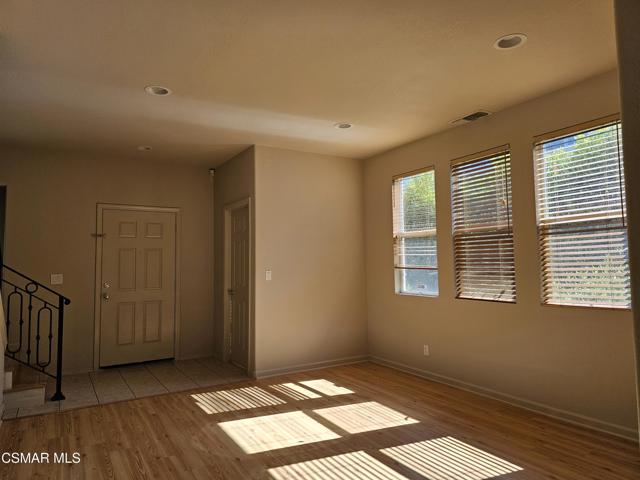 5616 Etiwanda Avenue, Tarzana CA: https://media.crmls.org/mediaz/fef45af5-48d5-4be8-bb14-aff70f9a45cd.jpg