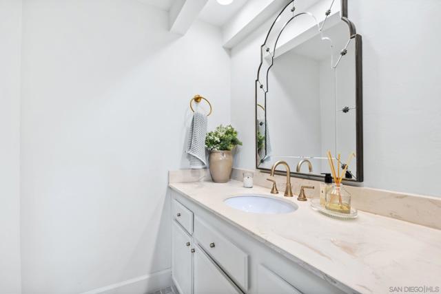 2157 Sea Village Cir, Cardiff by the Sea CA: https://media.crmls.org/mediaz/fef4afc3-f4a1-46de-afb2-131ac8556284.jpg