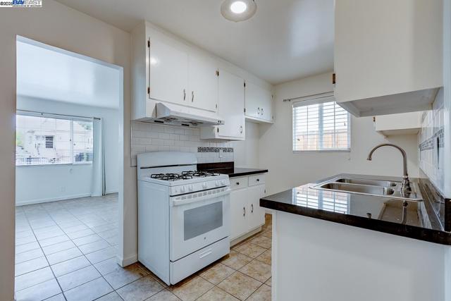 723 Apgar St, Oakland CA: https://media.crmls.org/mediaz/fef4ebf1-8fbf-4c4b-98ea-55ba57ffec90.jpg