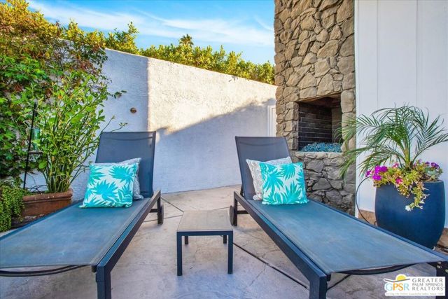 45864 Shadow Mountain Drive, Palm Desert CA: https://media.crmls.org/mediaz/fef4fc9b-1076-4ecf-ac01-ff419b153cdb.jpg