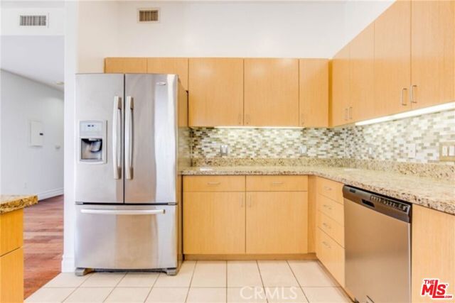 917 S New Hampshire Avenue, Los Angeles CA: https://media.crmls.org/mediaz/fef61120-32e8-4a8e-a345-a95d35fa0311.jpg