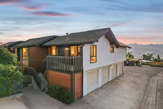 2422 Caminito Ocean Cv, Cardiff by the Sea CA: https://media.crmls.org/mediaz/fef63e99-7486-418a-80a8-6349dff1565c.jpg