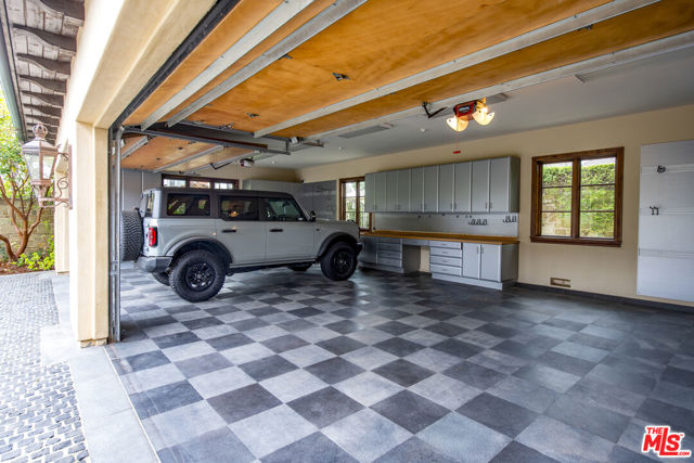 427 La Marina Drive, Camarillo CA: https://media.crmls.org/mediaz/fef66677-6d1e-4a3c-8cfd-f74d510d92e6.jpg