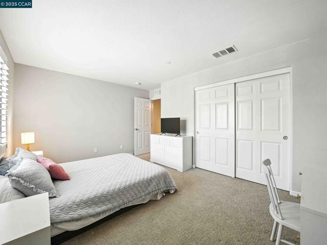 2433 Sanders Ln, Fairfield CA: https://media.crmls.org/mediaz/fef66cde-b049-413e-9bd1-5991c9768a4a.jpg