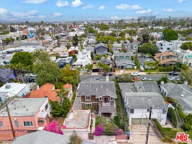 933 W Venezia Avenue, Venice CA: https://media.crmls.org/mediaz/fef67de8-0a6d-4fbc-96f2-88cce9fe51b8.jpg