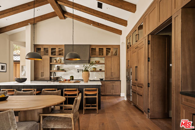 26719 Mulholland Highway, Calabasas CA: https://media.crmls.org/mediaz/fef6e8b9-db0f-41fe-af96-5d847d46a211.jpg