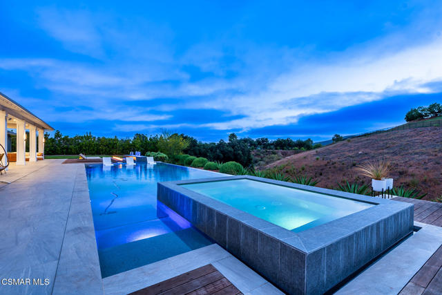 2111 High Knoll Circle, Thousand Oaks CA: https://media.crmls.org/mediaz/fef7609c-b40b-4bbc-84d3-09e74b42c392.jpg