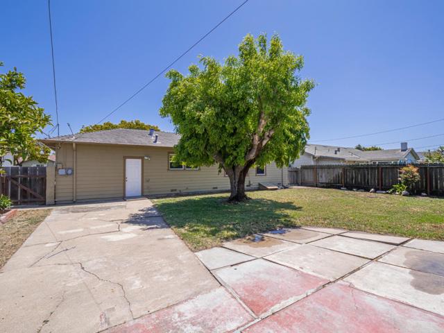 1233 Monroe Street, Salinas CA: https://media.crmls.org/mediaz/fef77b06-7ce2-49fb-81f8-4c4e96f7ad85.jpg