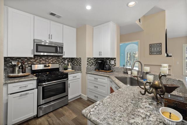 11320 Camino Playa Cancun, San Diego CA: https://media.crmls.org/mediaz/fef77e82-96f4-493e-aebc-96138a1d5840.jpg