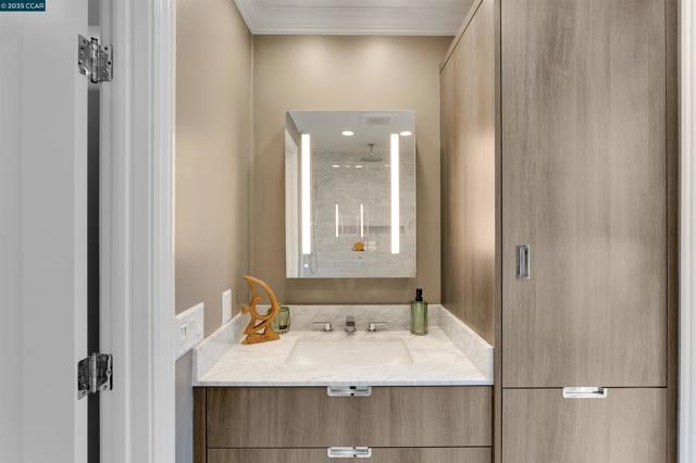 5588 Gonzalez Ct, Concord CA: https://media.crmls.org/mediaz/fef7b837-3f2b-4e3d-b9c1-f72106bfc107.jpg