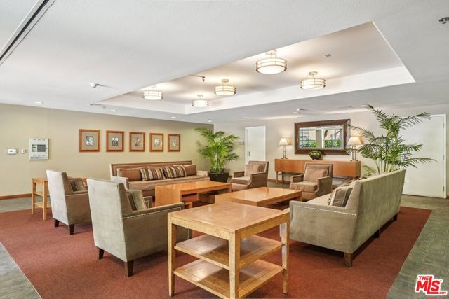 4050 Glencoe Avenue, Marina del Rey CA: https://media.crmls.org/mediaz/fef7bd19-30aa-4ce7-9669-d4b1089ade58.jpg