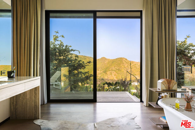 3306 Deronda Drive, Los Angeles CA: https://media.crmls.org/mediaz/fef81f79-d7f8-4bd7-a6c3-afc527adf38e.jpg