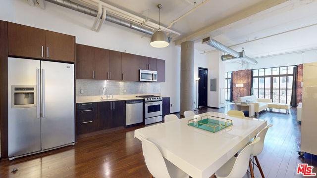 1645 N Vine Street, Los Angeles CA: https://media.crmls.org/mediaz/fef8212c-fd81-4675-ae19-5434e1997aba.jpg