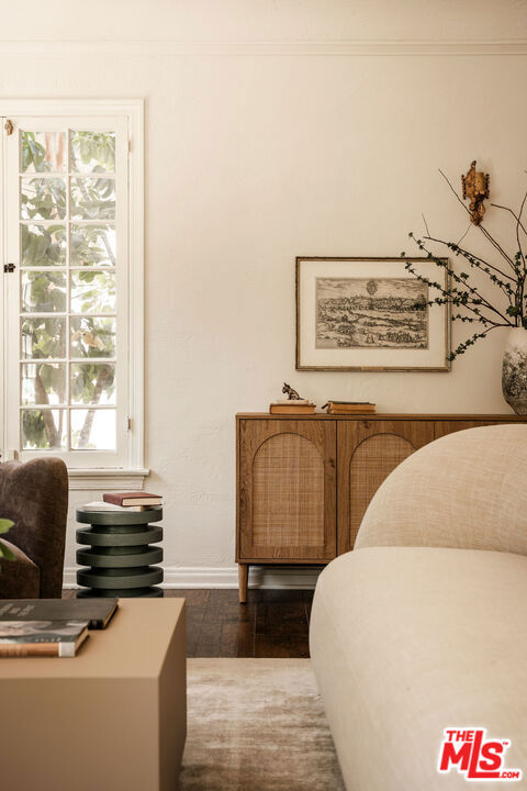 264 Robinson Road, Pasadena CA: https://media.crmls.org/mediaz/fef99843-baf1-47f4-b571-8fb081d4ceac.jpg