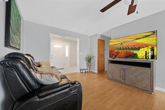 394 Encino, Livermore CA: https://media.crmls.org/mediaz/fef9cbe2-0290-472a-ae55-50577ed776e3.jpg