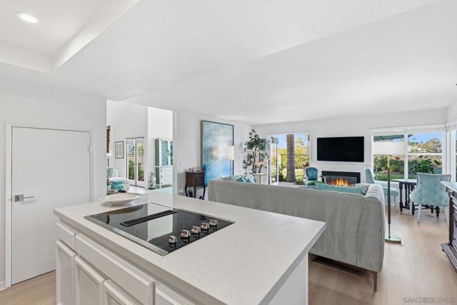 3626 Lorimer Ln, Encinitas CA: https://media.crmls.org/mediaz/fefa5118-ce9f-4b68-bf4a-216c028a0819.jpg