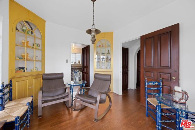 3806 Carnavon Way, Los Angeles CA: https://media.crmls.org/mediaz/fefa6fec-0155-4d8b-96a3-cd435edaa2d0.jpg