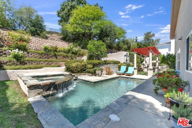 1535 Verde Ridge Lane, Westlake Village CA: https://media.crmls.org/mediaz/fefb03d8-5018-49cb-9afb-4272d6b93e6c.jpg