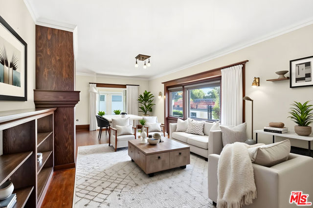 921 W 30th Street, Los Angeles CA: https://media.crmls.org/mediaz/fefb514d-87e6-45e6-85ce-16b545a216b2.jpg