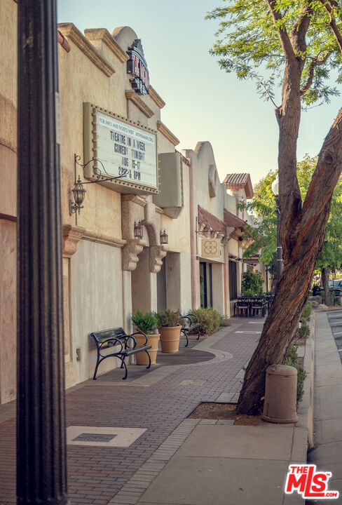 25166 Wheeler Road, Newhall CA: https://media.crmls.org/mediaz/fefcae21-12e1-4c21-9337-546e1ff24079.jpg