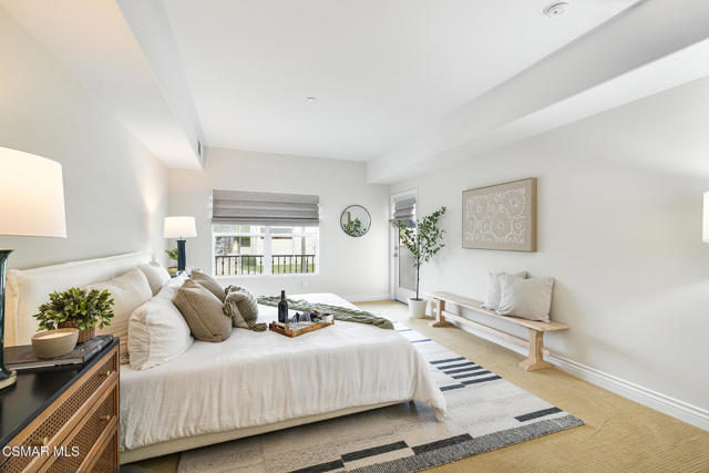 13200 Moorpark Street, Sherman Oaks CA: https://media.crmls.org/mediaz/fefccbef-a8ca-4158-973f-03f1026a2d75.jpg