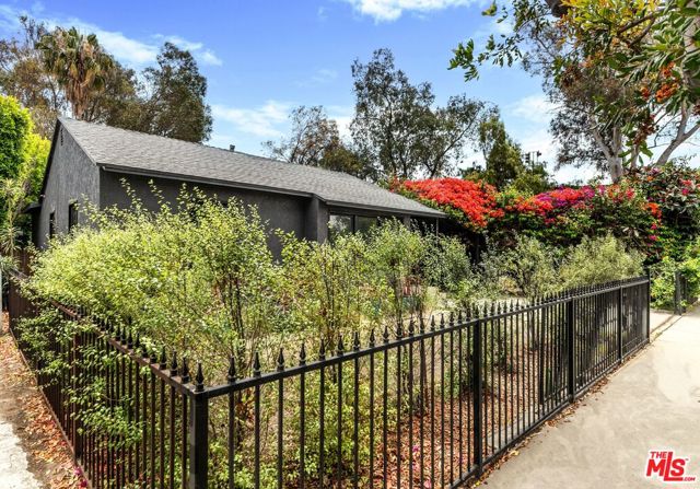 2342 S Garth Avenue, Los Angeles CA: https://media.crmls.org/mediaz/fefcd4dd-b1ed-47a3-8fa4-492cd52e9c4c.jpg