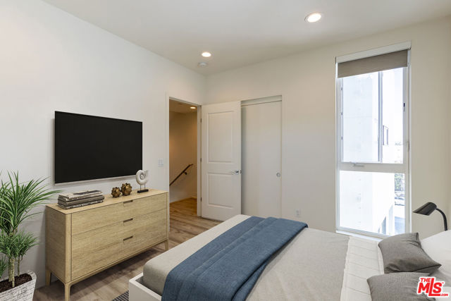 3309 Aria Lane, Los Angeles CA: https://media.crmls.org/mediaz/fefcf215-d5c8-41a2-be52-0a6a14061e19.jpg