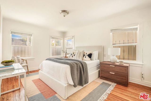 842 S Sycamore Avenue, Los Angeles CA: https://media.crmls.org/mediaz/fefd9fbd-e3c9-42ef-a54a-db826f4609a4.jpg