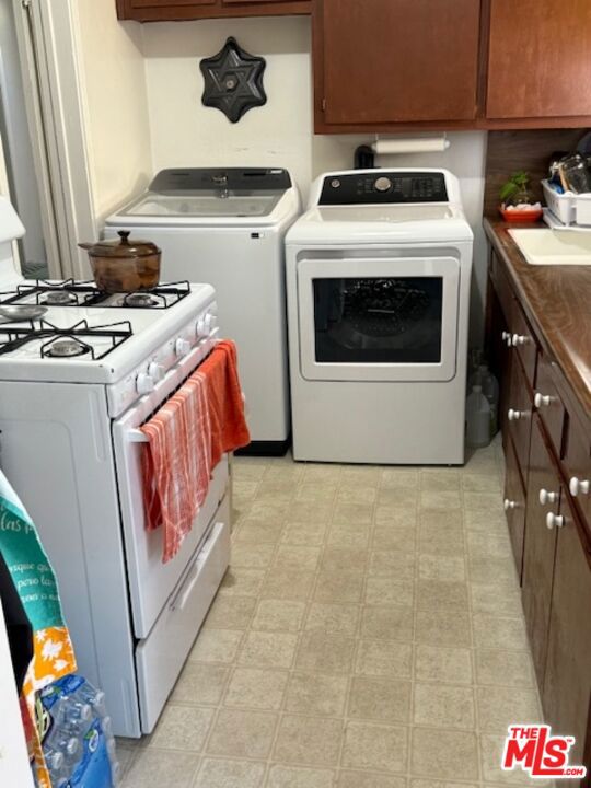 1300 W 218th Street, Torrance CA: https://media.crmls.org/mediaz/fefdbf9e-73f0-410b-a3be-0d14ec4063bd.jpg