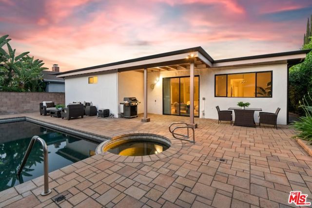 4841 Swinton Avenue, Encino CA: https://media.crmls.org/mediaz/fefed98e-9951-430d-9064-834cc645ba16.jpg