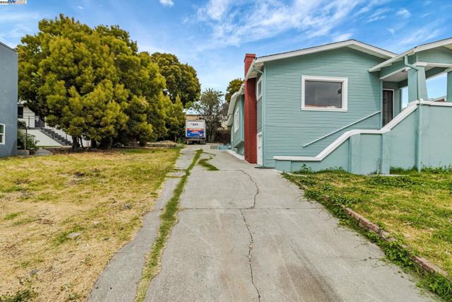9700 Macarrthur Blvd., Oakland CA: https://media.crmls.org/mediaz/feff0771-1637-49de-a656-3d8118fe0a0f.jpg