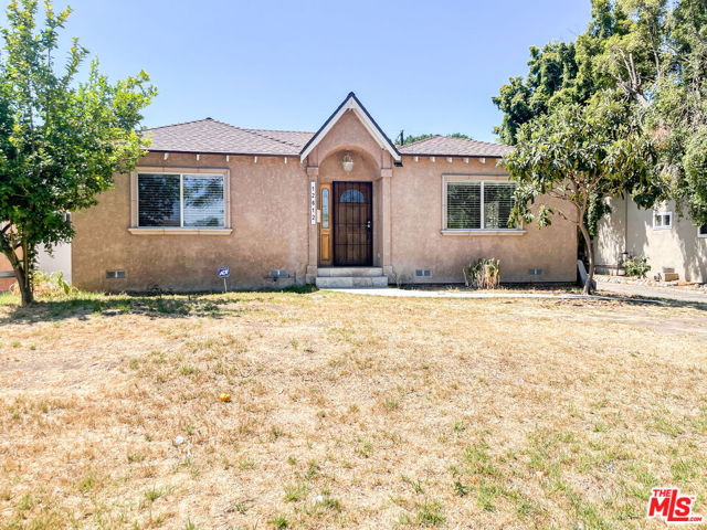 12612 Hatteras Street, Valley Village CA: https://media.crmls.org/mediaz/feff7eb7-a10e-4872-ae36-d9c958de24c0.jpg