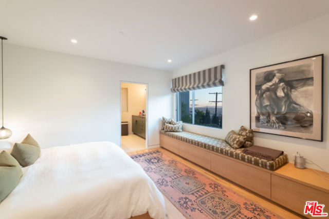 8465 Franklin Avenue, West Hollywood CA: https://media.crmls.org/mediaz/feffd6e7-0d67-4880-a04c-00bbfcc731b9.jpg