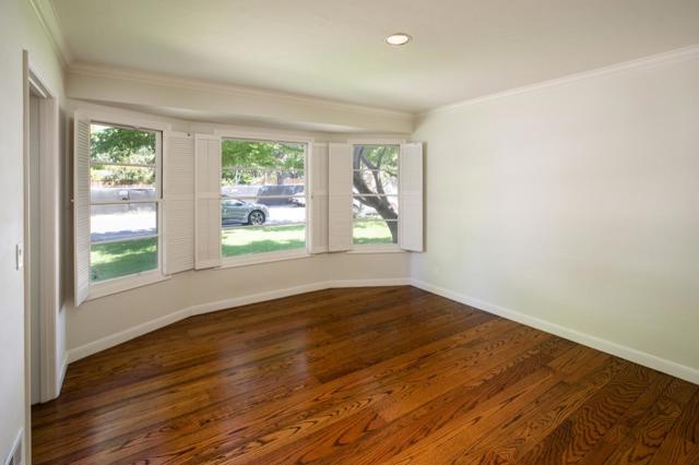 1850 White Oak Drive, Menlo Park CA: https://media.crmls.org/mediaz/ff0031c2-46e1-4b93-bff8-ec8cb5b8e92a.jpg
